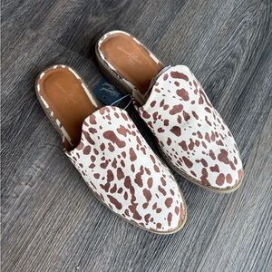 NWT Universal Thread Cow Print Mules